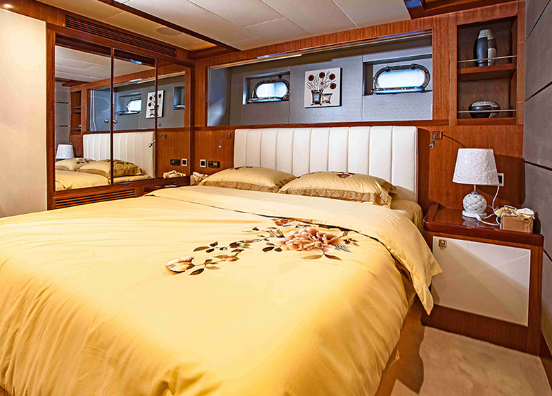 117ft luxury yacht for sale-14.jpg