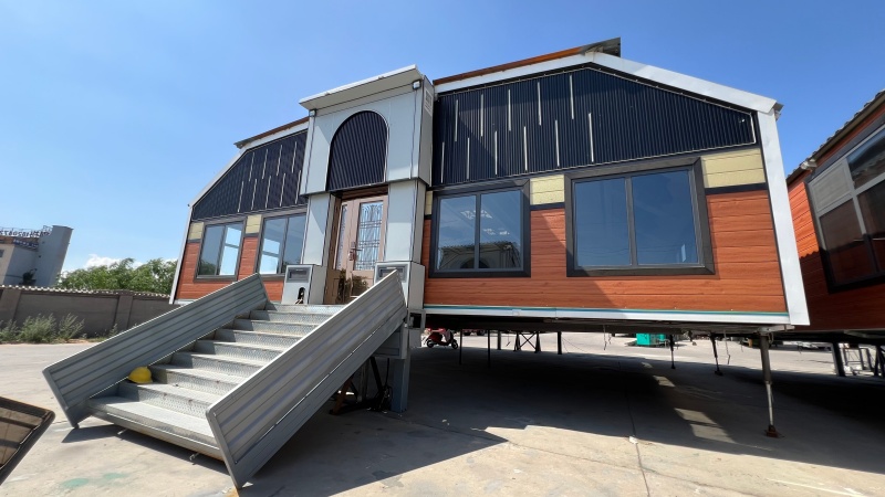 Expandable trailer designed for mobile roller skate venue applications.jpg Expandable trailer designed for mobile roller skate venue applications.jpg
