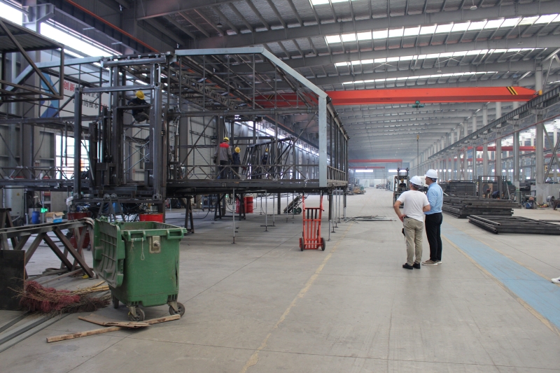 german-customer-visits-expandable-event-trailer-factory.jpg german-customer-visits-expandable-event-trailer-factory.jpg